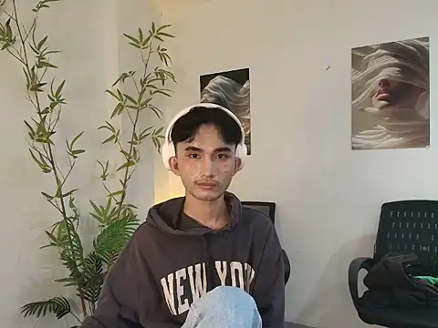 Snapshot of twink_pinoy chatting on June 25, 9:03 am twink pinoy online show from June 25, 9:03 am
