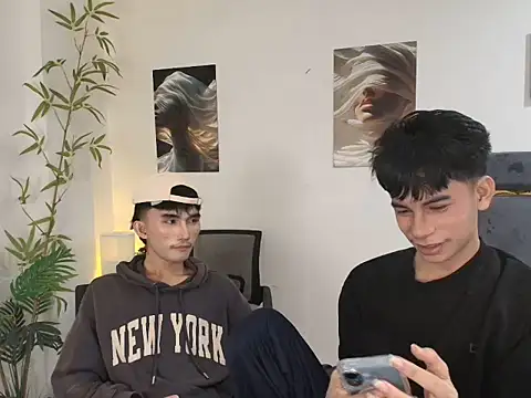 Snapshot of twink_pinoy chatting on June 25, 10:03 pm twink pinoy online show from June 25, 10:03 pm