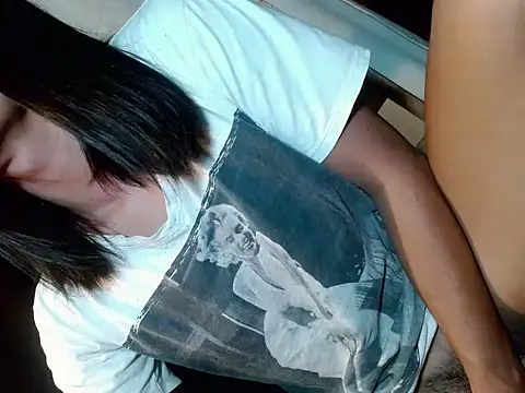 Snapshot of urhotty_megss chatting on February 27, 10:32 pm urhotty megss online show from February 27, 10:32 pm