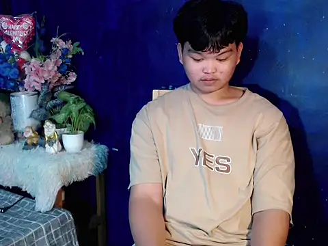 Reynelcock online show from October 13, 2:28 pm