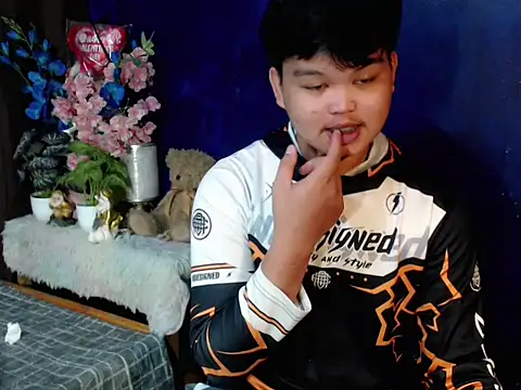 Reynelcock online show from March 10, 4:12 pm