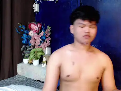 Reynelcock online show from March 17, 9:51 pm