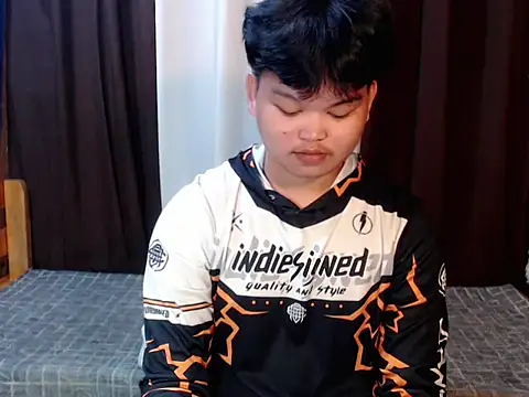 Reynelcock online show from March 28, 6:29 pm