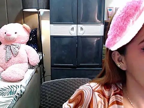 urswtasian chesca online show from November 26, 2:40 pm