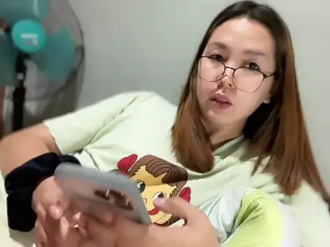 Snapshot of Sweetfucking_Alice chatting on March 23, 9:02 am Sweetfucking Alice online show from March 23, 9:02 am