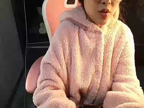 Snapshot of Ori-Yannie chatting on January 8, 12:18 pm Ori-Yannie online show from January 8, 12:18 pm