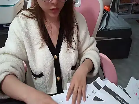 Snapshot of Ori-Yannie chatting on February 20, 8:27 am Ori-Yannie online show from February 20, 8:27 am