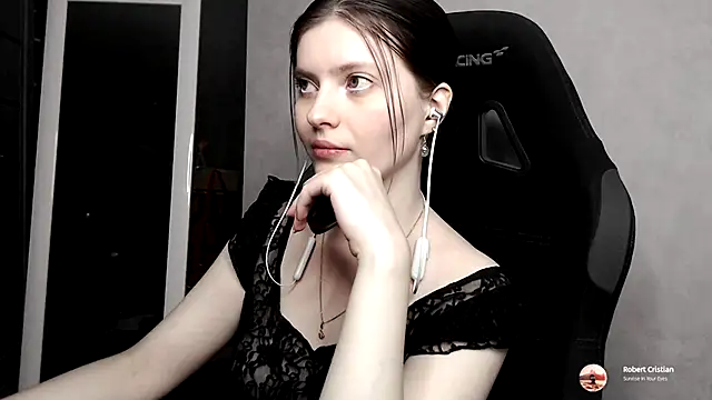 cute elfy  online show from September 18, 4:42 pm