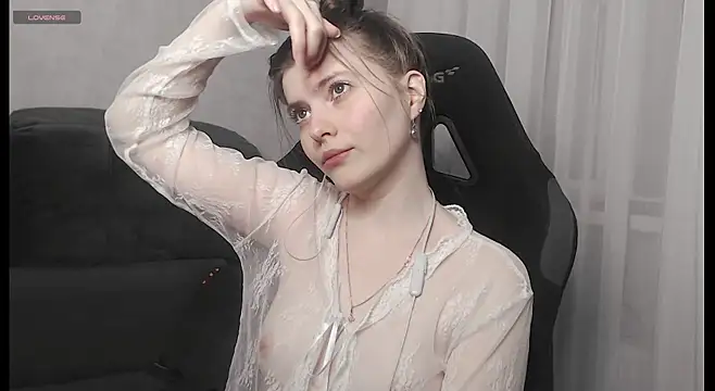 cute elfy  online show from December 5, 2:47 pm