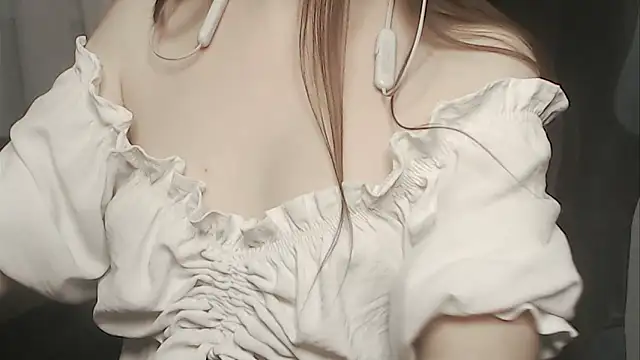 cute elfy  online show from February 10, 3:49 pm