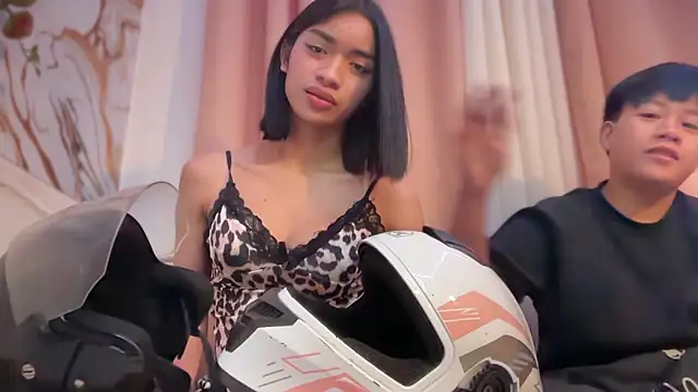 Snapshot of Yoursexy_adriana chatting on June 13, 11:19 am Yoursexy adriana online show from June 13, 11:19 am