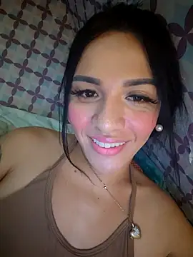 Snapshot of enoria1992 chatting on July 15, 3:45 am enoria1992 online show from July 15, 3:45 am