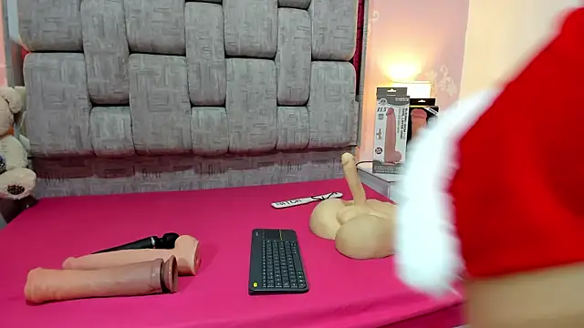 Wonderkloe  online show from December 14, 7:29 pm