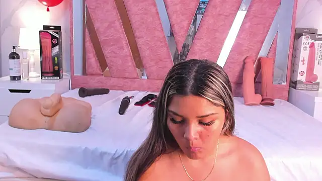 Wonderkloe  online show from February 23, 1:36 am