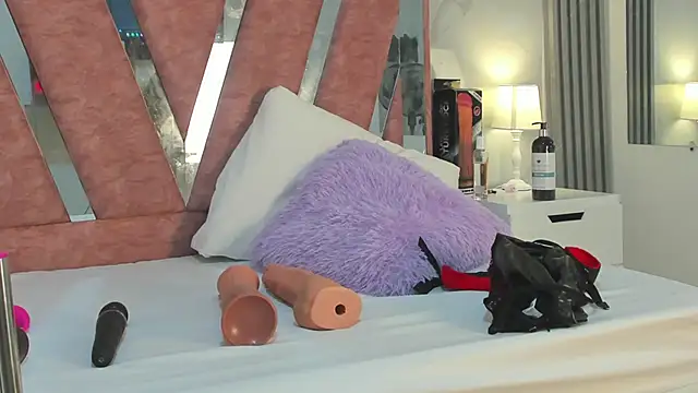 Wonderkloe  online show from March 1, 7:49 pm