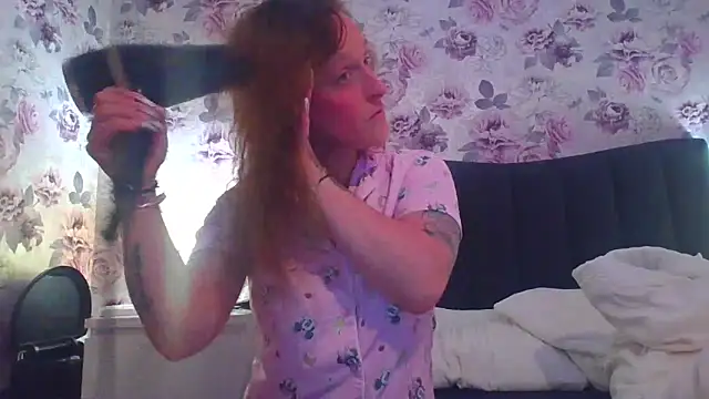 Snapshot of LucyRoseMae chatting on June 18, 9:30 pm LucyRoseMae online show from June 18, 9:30 pm