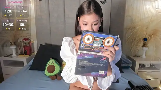 leaahcashh online show from September 14, 2:22 am