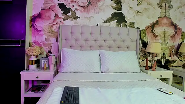 Snapshot of MaddyMay_ chatting on October 4, 8:51 pm MaddyMay  online show from October 4, 8:51 pm