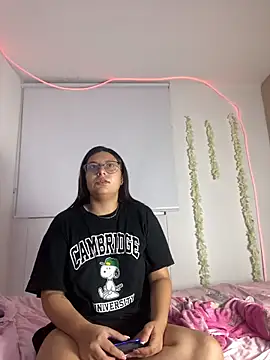 Snapshot of Velma_star chatting on April 2, 7:06 am Velma star online show from April 2, 7:06 am