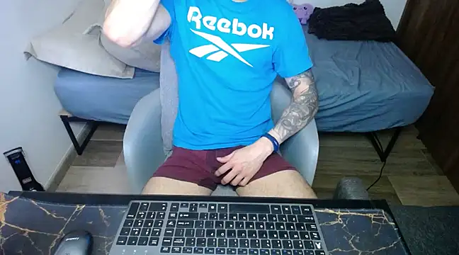 bossking017 online show from February 15, 6:01 pm