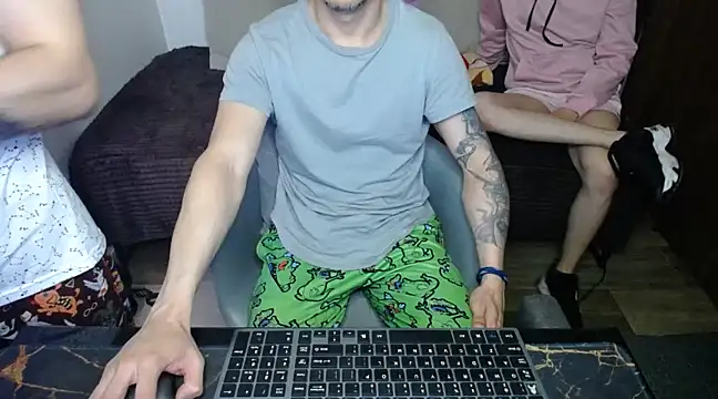 bossking017 online show from February 21, 6:04 pm