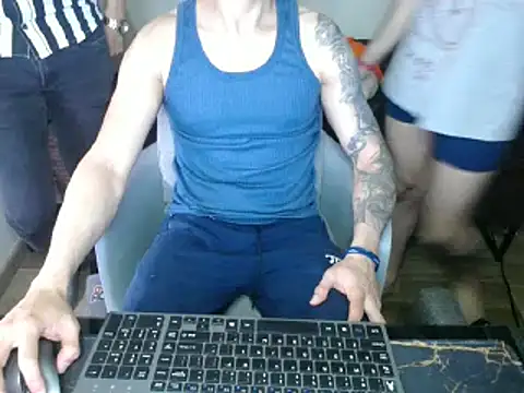 bossking017 online show from March 8, 9:51 pm