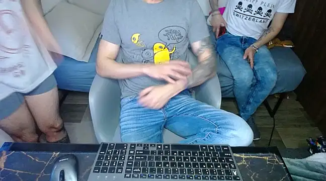 bossking017 online show from March 9, 10:19 pm