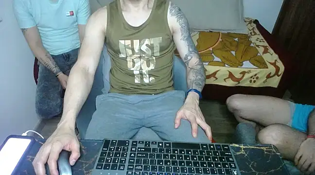 bossking017 online show from March 14, 3:15 am