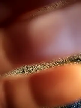 daisylouis online show from April 7, 11:59 pm