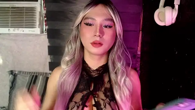 UrhotlucyTS online show from October 9, 6:00 am