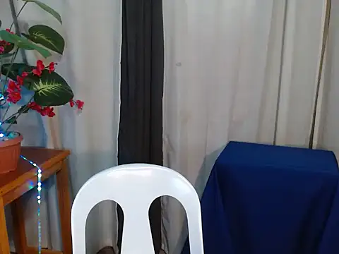 Snapshot of laura_leeforever chatting on July 1, 12:45 am laura leeforever online show from July 1, 12:45 am