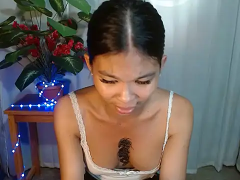 Snapshot of laura_leeforever chatting on July 16, 1:22 am laura leeforever online show from July 16, 1:22 am