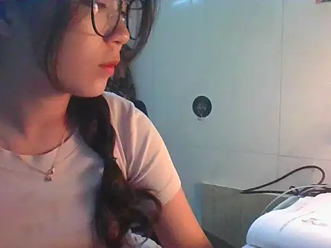 Snapshot of Linzly chatting on October 14, 4:41 pm Linzly online show from October 14, 4:41 pm