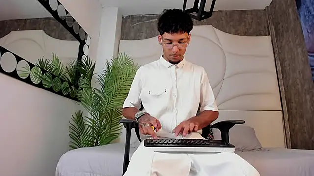 Thiagoferreti online show from October 17, 3:31 am