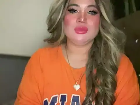 Snapshot of Naughtyrosecum chatting on November 5, 3:23 pm Naughtyrosecum online show from November 5, 3:23 pm