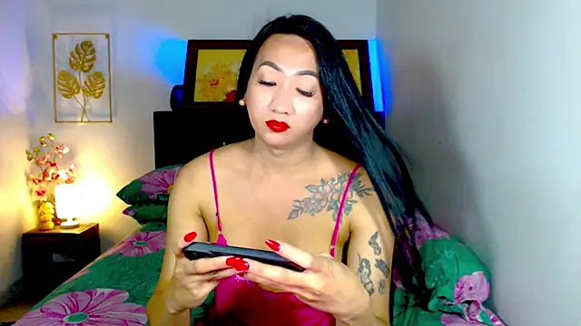 Snapshot of LovelyQueen69 chatting on July 2, 3:23 am LovelyQueen69 online show from July 2, 3:23 am