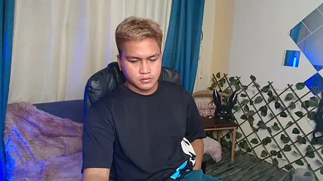 Snapshot of Asian_jayeel chatting on June 4, 6:19 am Asian jayeel online show from June 4, 6:19 am
