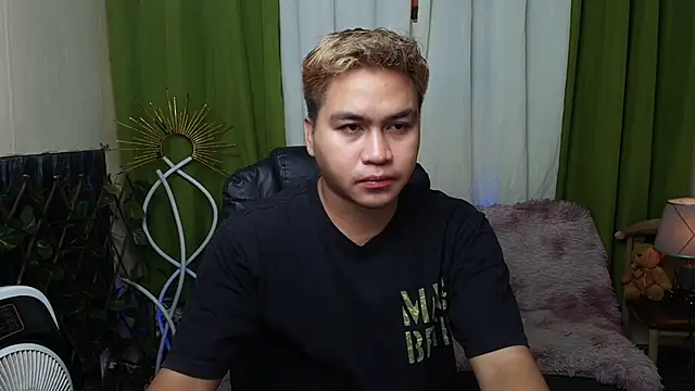 Snapshot of Asian_jayeel chatting on June 13, 9:07 am Asian jayeel online show from June 13, 9:07 am