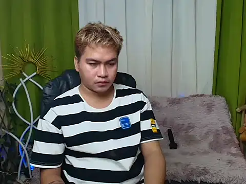 Snapshot of Asian_jayeel chatting on June 17, 1:19 am Asian jayeel online show from June 17, 1:19 am