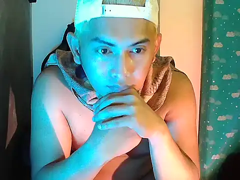 Snapshot of riley_cum chatting on April 6, 1:25 am riley cum online show from April 6, 1:25 am