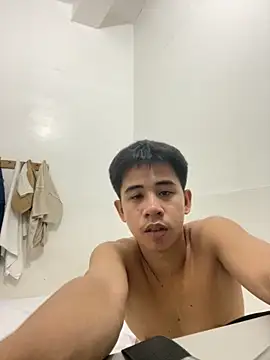 Snapshot of urasianbigcock chatting on October 18, 6:05 am urasianbigcock online show from October 18, 6:05 am