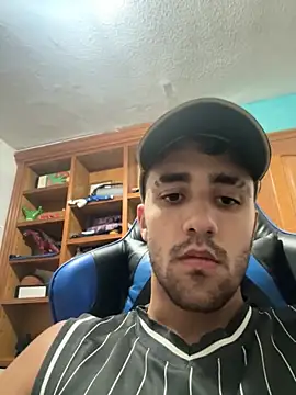 Snapshot of aavrdvh33 chatting on September 27, 10:59 pm aavrdvh33 online show from September 27, 10:59 pm