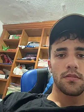 Snapshot of aavrdvh33 chatting on September 28, 8:58 pm aavrdvh33 online show from September 28, 8:58 pm