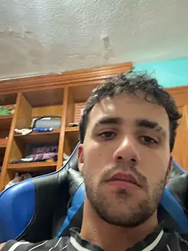 Snapshot of aavrdvh33 chatting on September 30, 12:26 am aavrdvh33 online show from September 30, 12:26 am