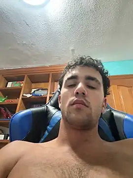 Snapshot of aavrdvh33 chatting on October 23, 1:05 am aavrdvh33 online show from October 23, 1:05 am