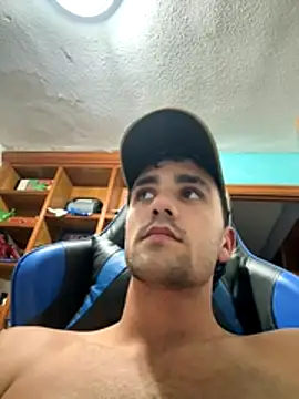 Snapshot of aavrdvh33 chatting on October 30, 7:36 pm aavrdvh33 online show from October 30, 7:36 pm