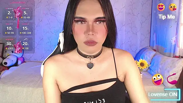 Snapshot of TssluttyNikka chatting on April 8, 8:25 am TssluttyNikka online show from April 8, 8:25 am