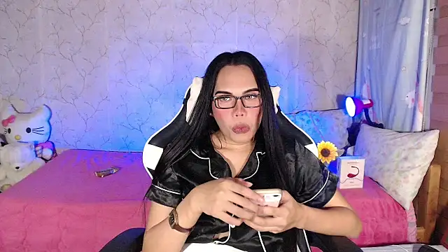Snapshot of TssluttyNikka chatting on April 11, 12:53 pm TssluttyNikka online show from April 11, 12:53 pm
