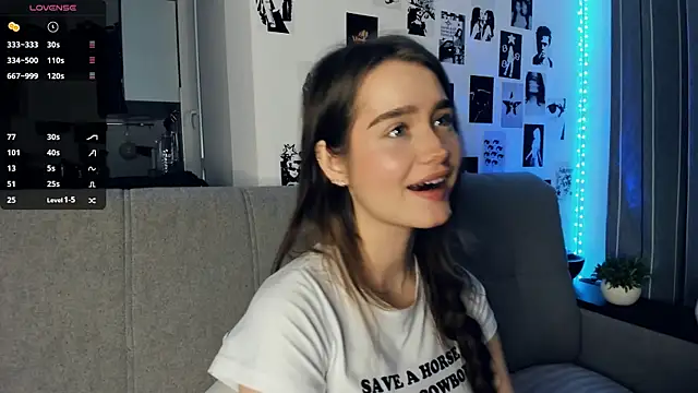 lovelyalivia online show from November 25, 9:31 am