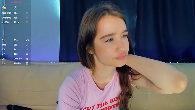 lovelyalivia online show from April 22, 8:17 am